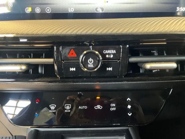 2027 Nissan Kicks SR