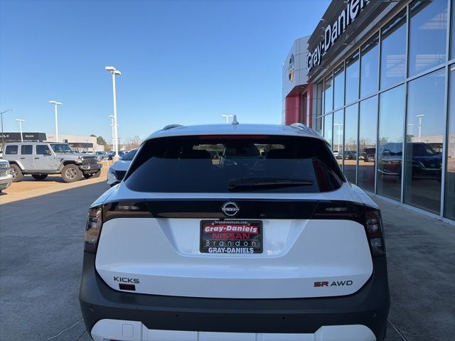 2025 Nissan Kicks SR