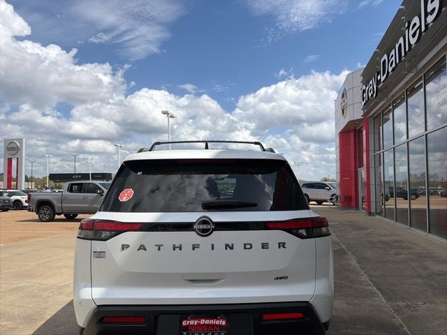 2026 Nissan Pathfinder SV