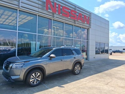 2025 Nissan Pathfinder SL
