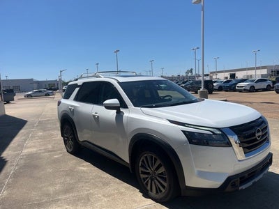 2025 Nissan Pathfinder SL