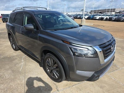 2025 Nissan Pathfinder SL