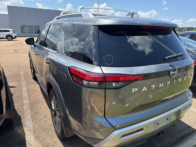 2022 Nissan Pathfinder SL