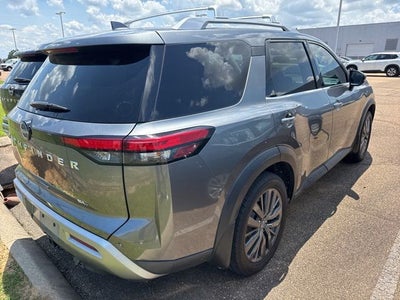 2022 Nissan Pathfinder SL