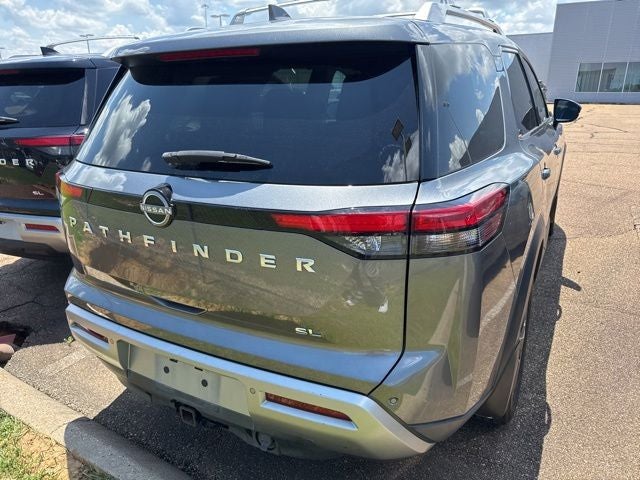 2022 Nissan Pathfinder SL