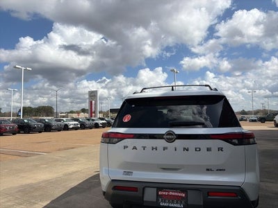 2026 Nissan Pathfinder SL
