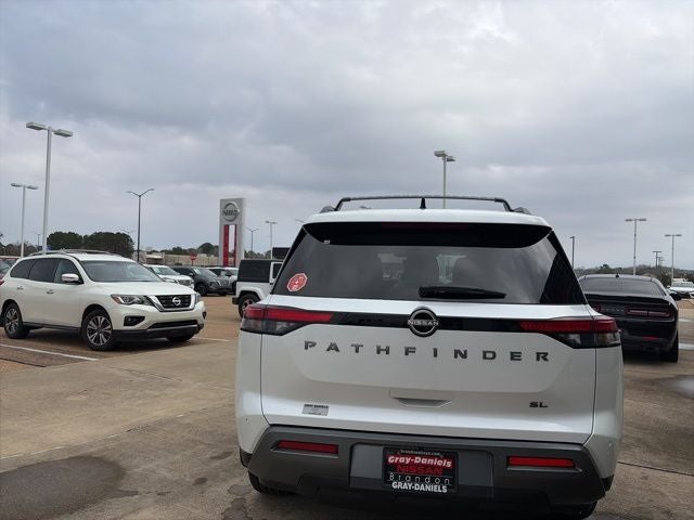 2026 Nissan Pathfinder SL