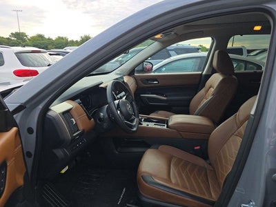 2025 Nissan Pathfinder Platinum