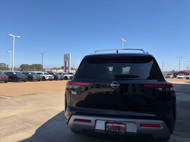 2024 Nissan Pathfinder Platinum