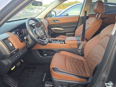 2025 Nissan Pathfinder Platinum