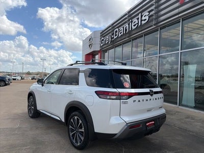2026 Nissan Pathfinder Platinum