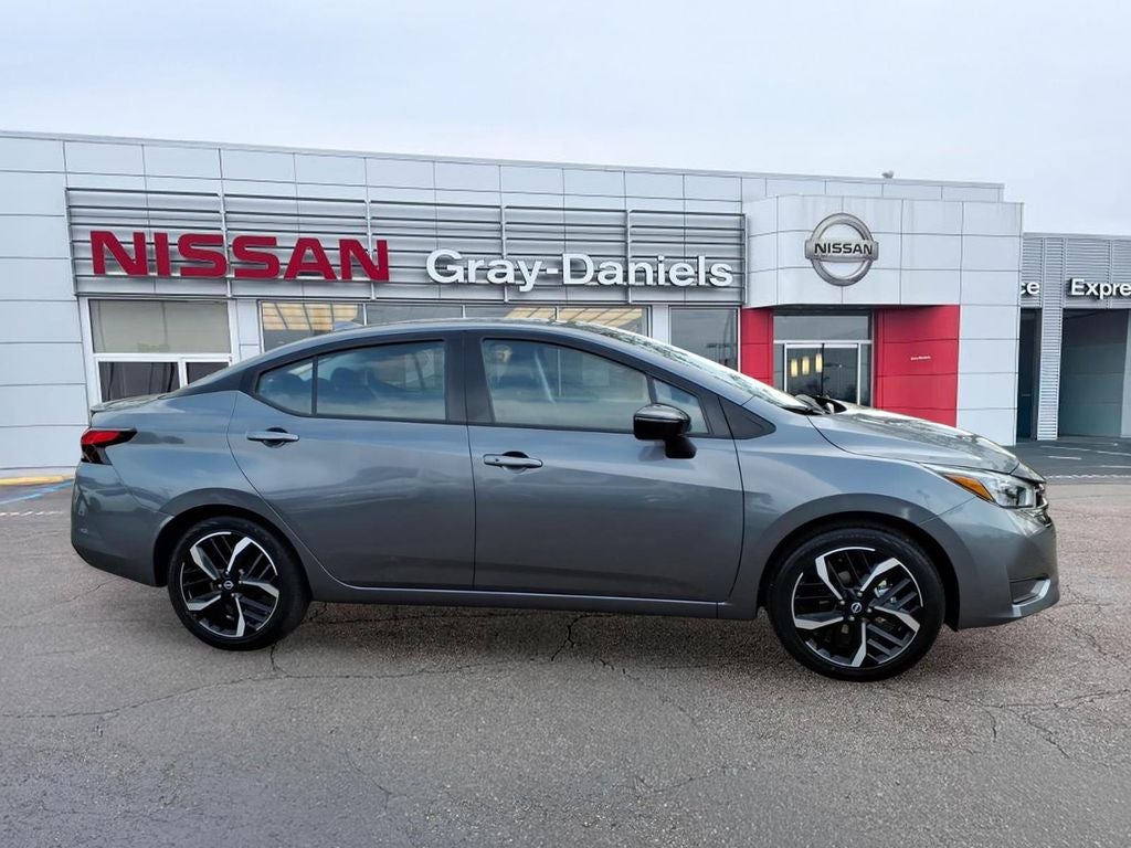 2025 Nissan Versa 1.6 SR