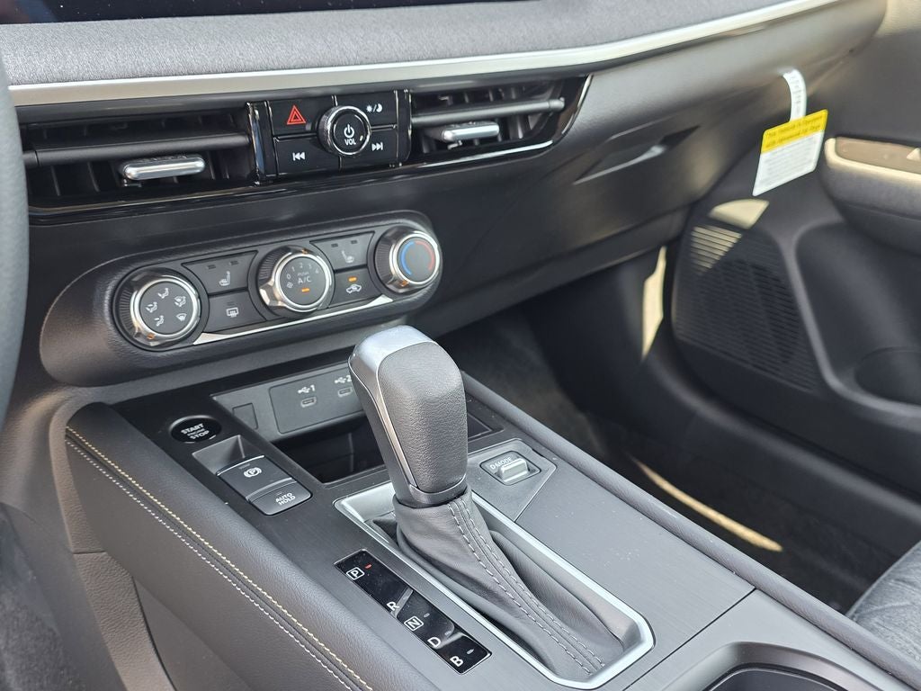 2025 Nissan Kicks SV