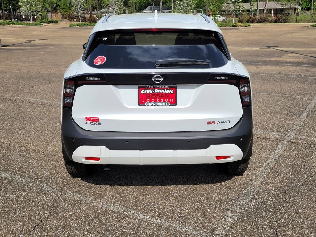 2025 Nissan Kicks SR