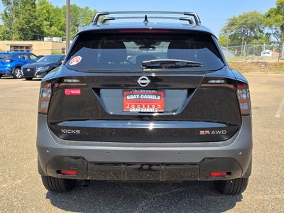 2025 Nissan Kicks SR