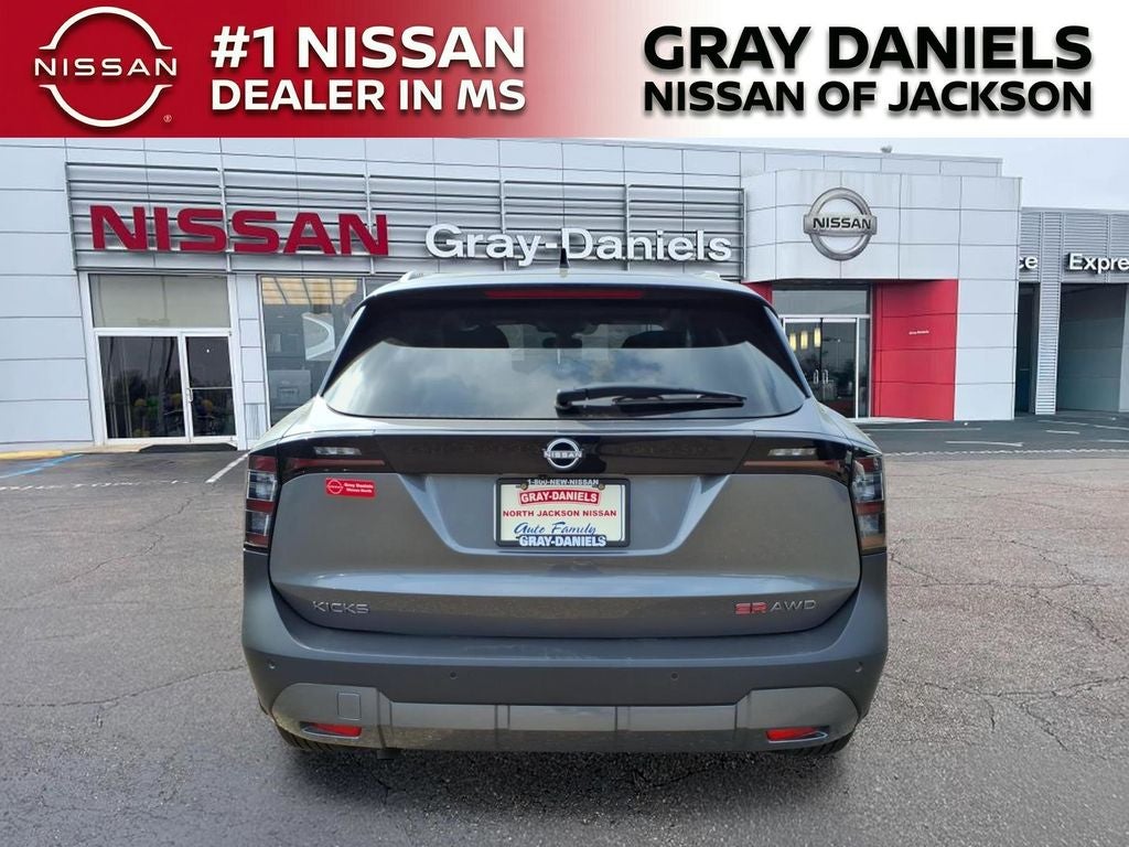 2025 Nissan Kicks SR