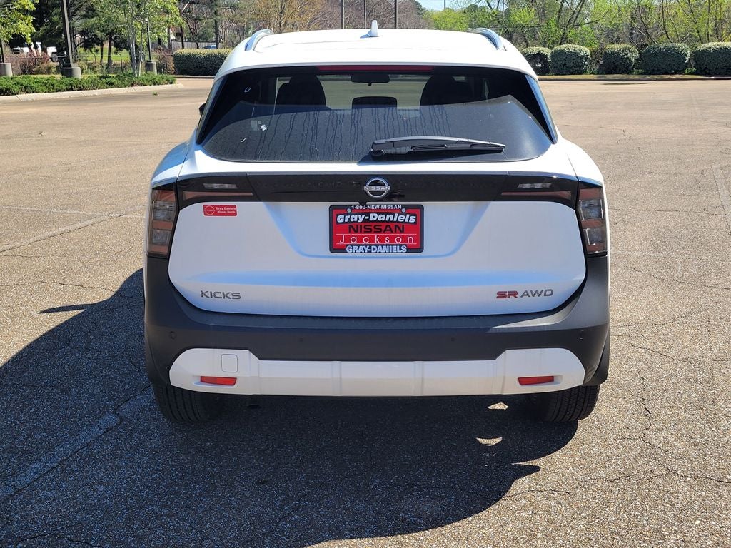 2025 Nissan Kicks SR