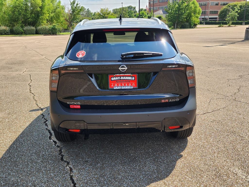 2025 Nissan Kicks SR