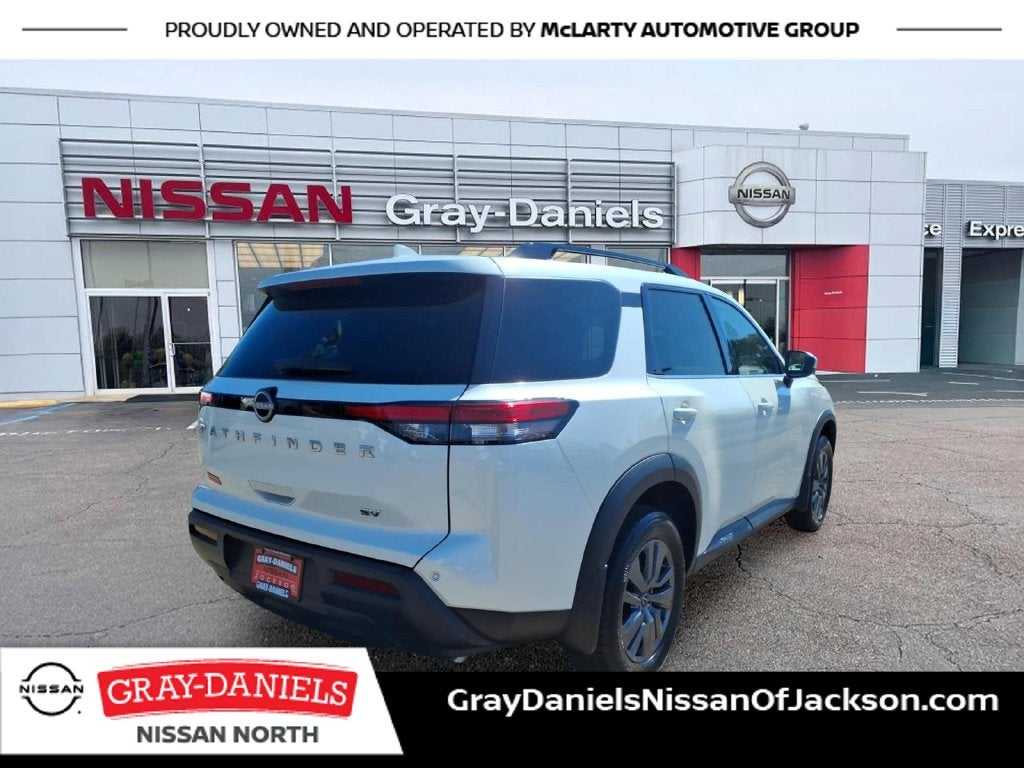 2024 Nissan Pathfinder SV