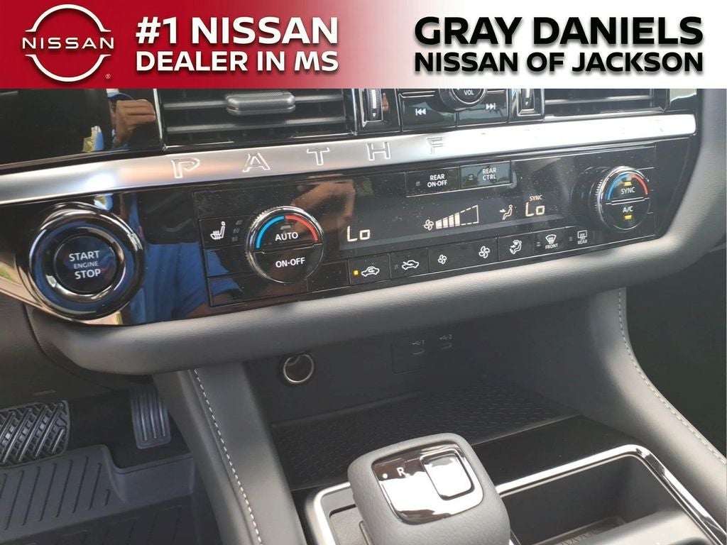2026 Nissan Pathfinder SV