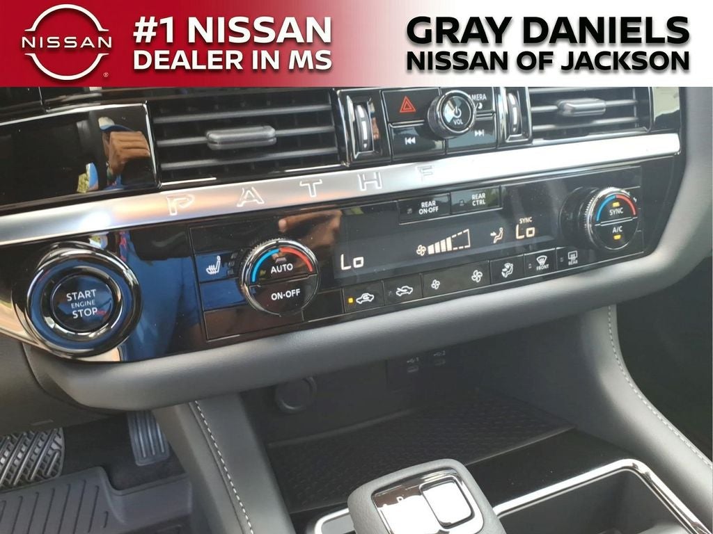 2026 Nissan Pathfinder SV