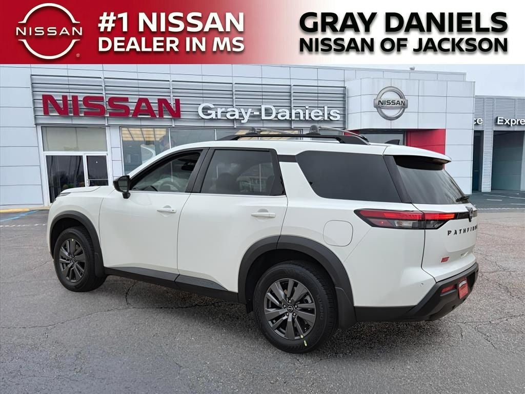 2026 Nissan Pathfinder SV