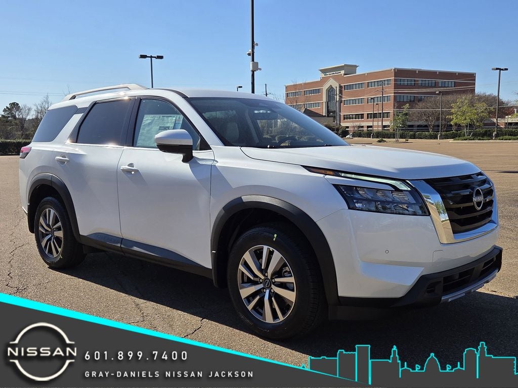 2025 Nissan Pathfinder SL
