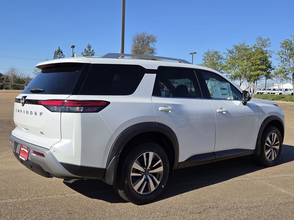 2025 Nissan Pathfinder SL