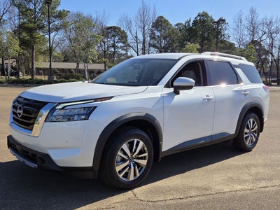 2025 Nissan Pathfinder SL