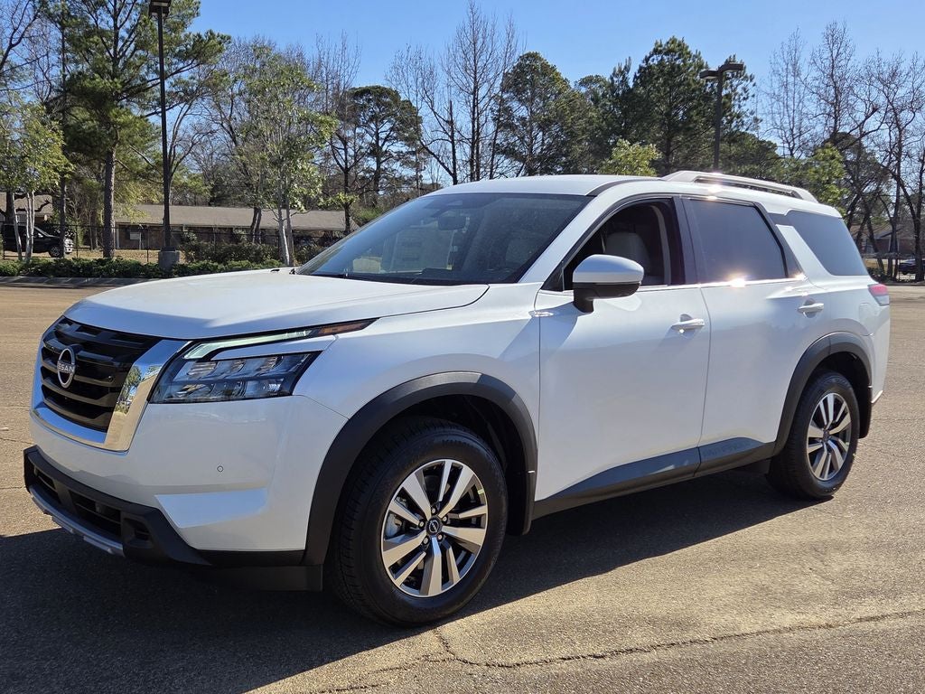 2025 Nissan Pathfinder SL
