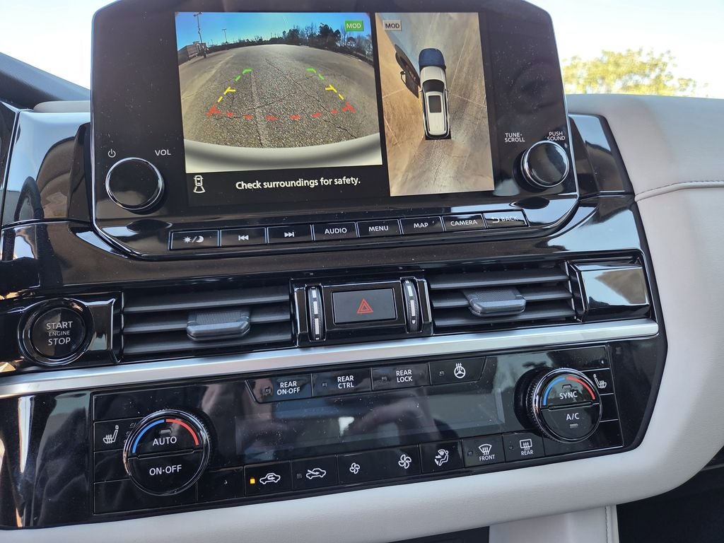 2025 Nissan Pathfinder SL