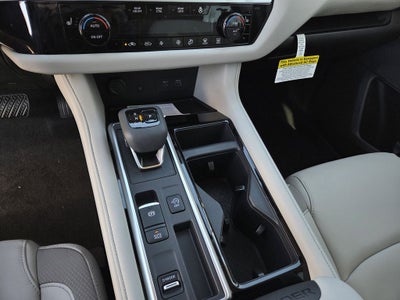 2025 Nissan Pathfinder SL