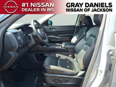 2024 Nissan Pathfinder SL