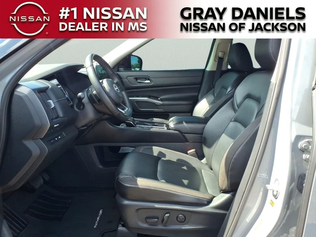 2024 Nissan Pathfinder SL