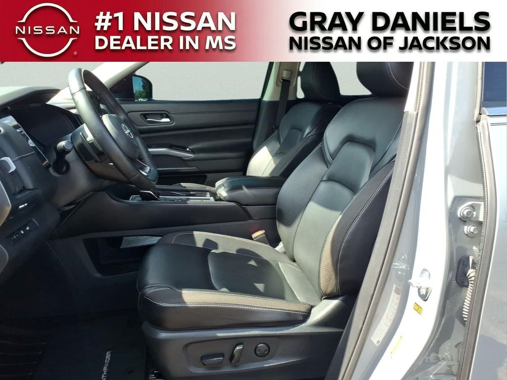 2024 Nissan Pathfinder SL