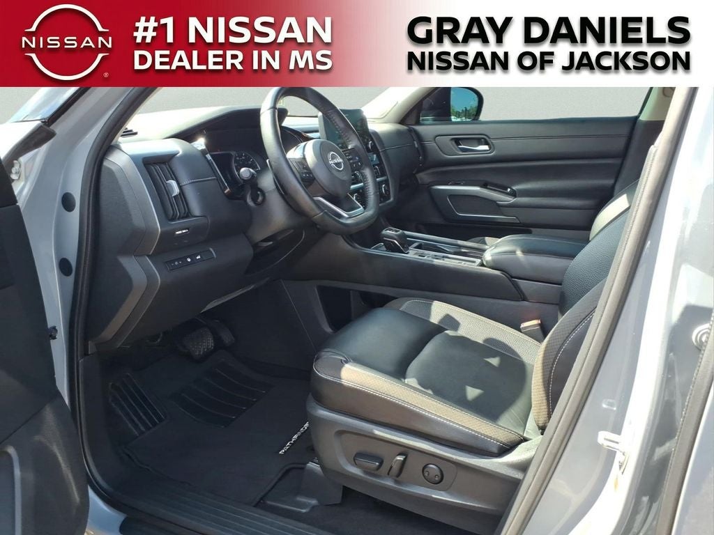 2024 Nissan Pathfinder SL