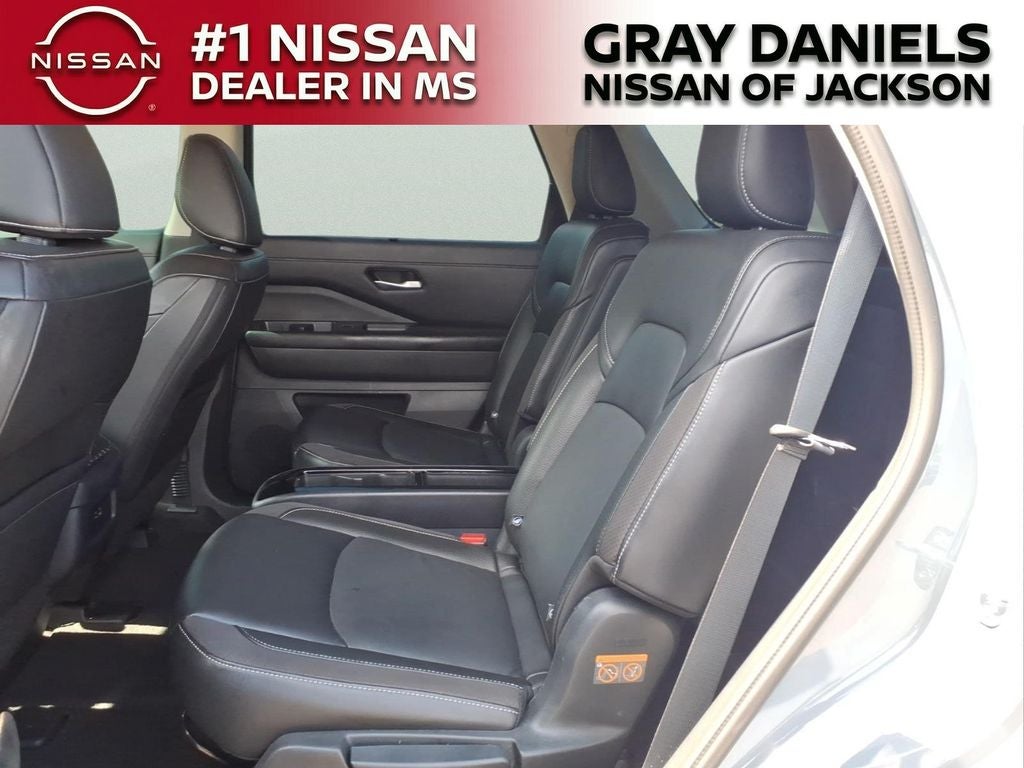 2024 Nissan Pathfinder SL