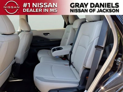 2026 Nissan Pathfinder SL