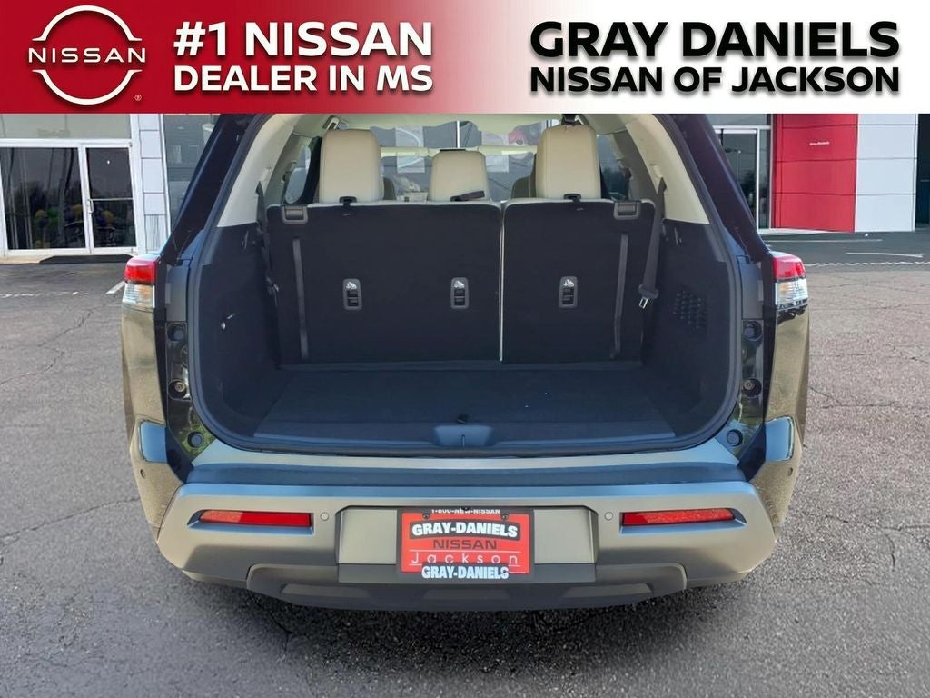 2026 Nissan Pathfinder SL