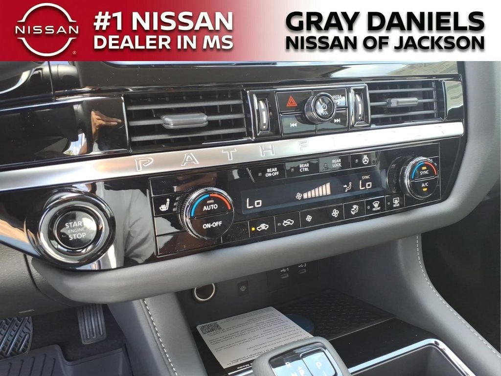 2026 Nissan Pathfinder SL