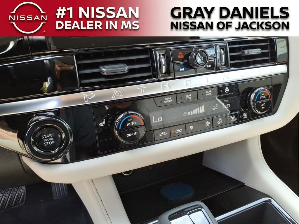 2026 Nissan Pathfinder SL