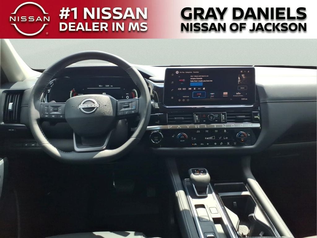2026 Nissan Pathfinder SL