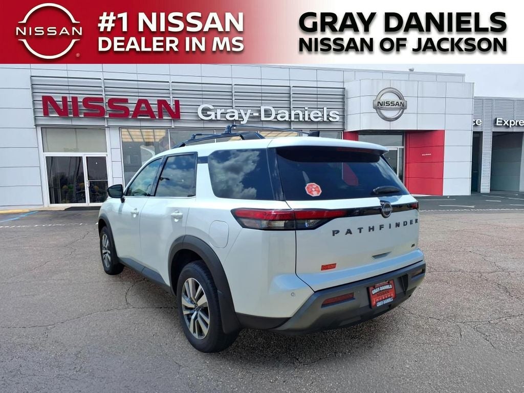 2026 Nissan Pathfinder SL