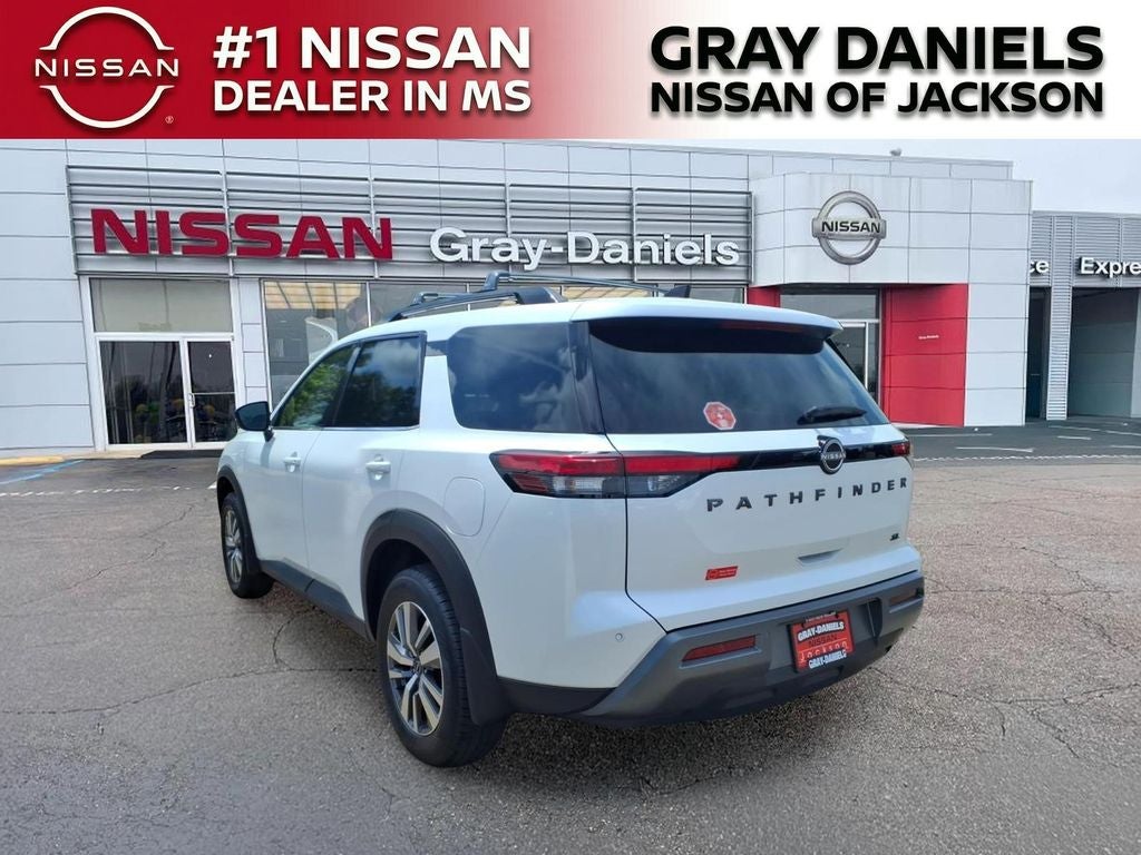 2026 Nissan Pathfinder SL