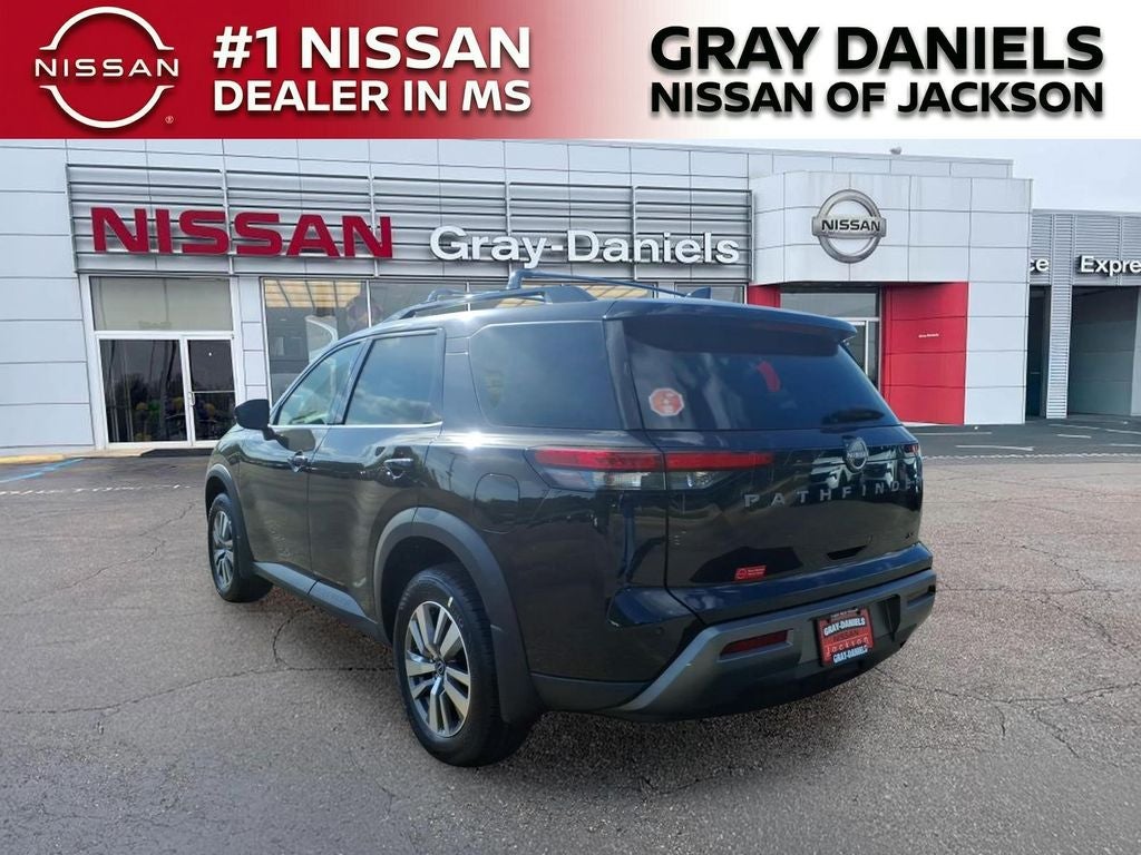 2026 Nissan Pathfinder SL