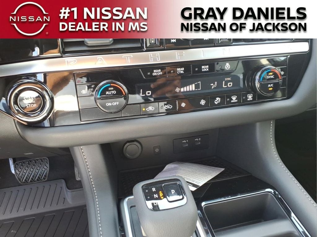 2026 Nissan Pathfinder SL