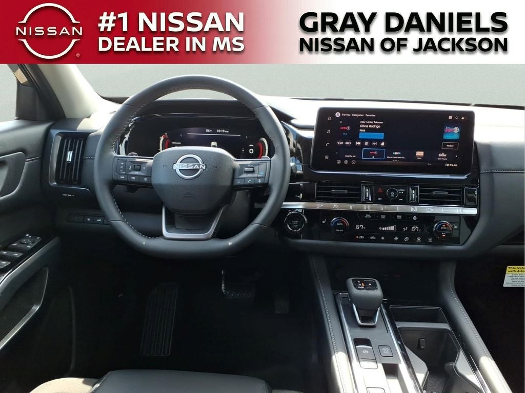 2026 Nissan Pathfinder SL
