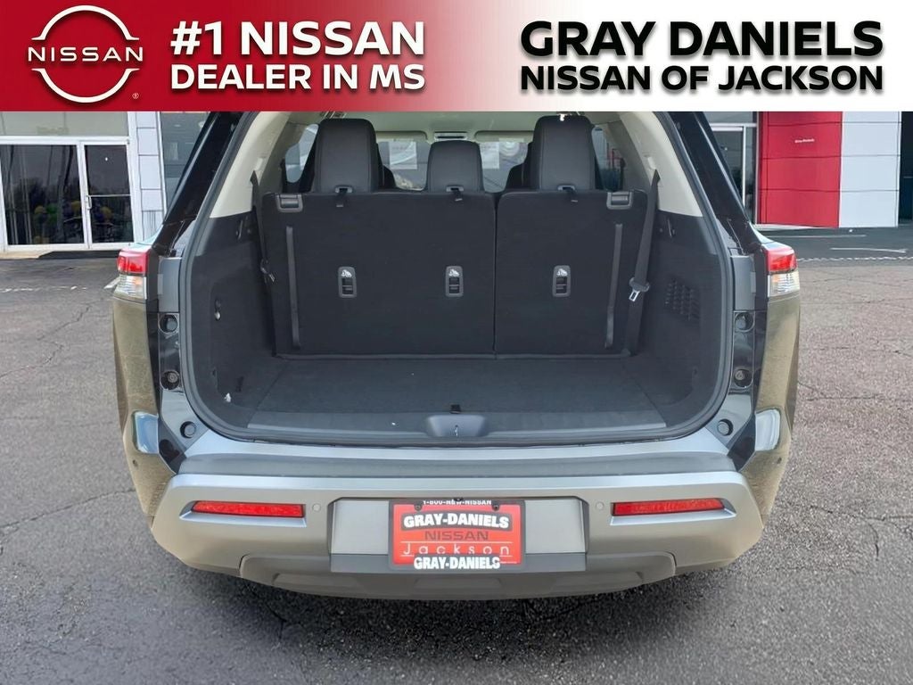 2026 Nissan Pathfinder SL