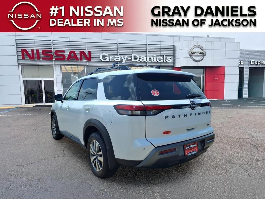 2026 Nissan Pathfinder SL