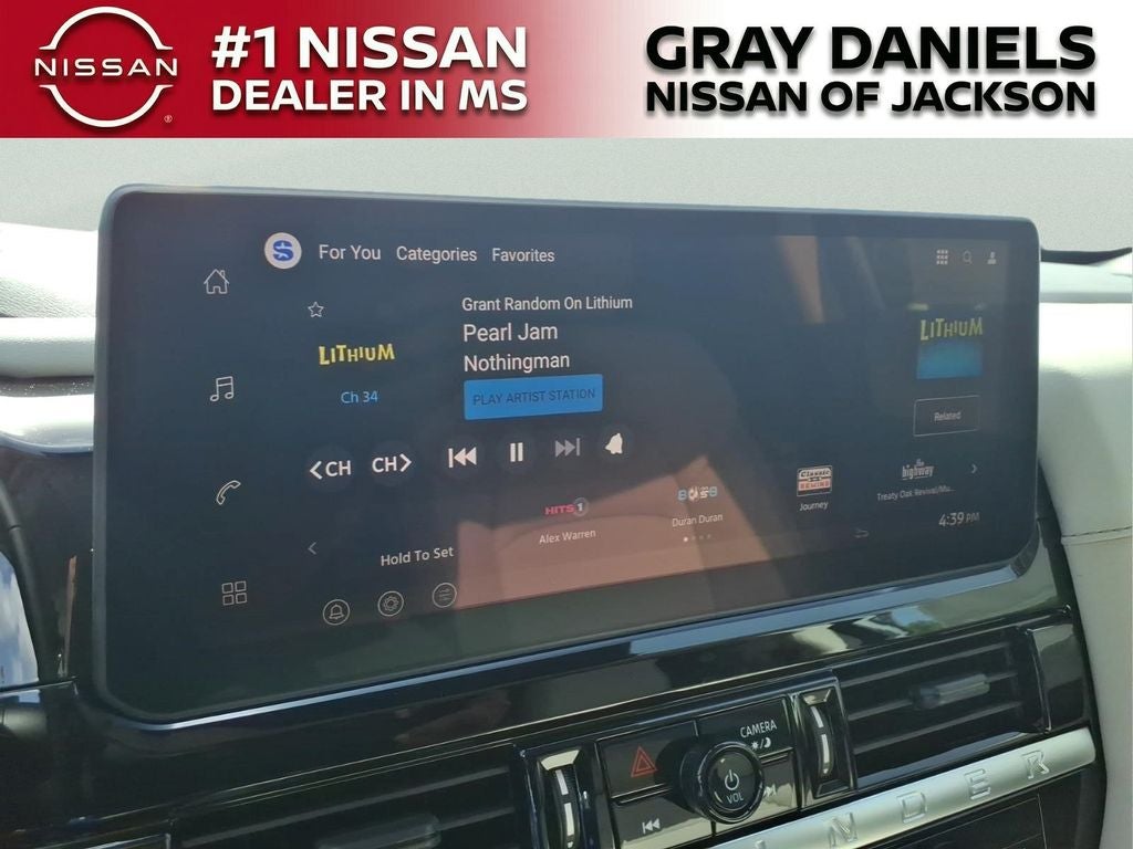 2026 Nissan Pathfinder SL